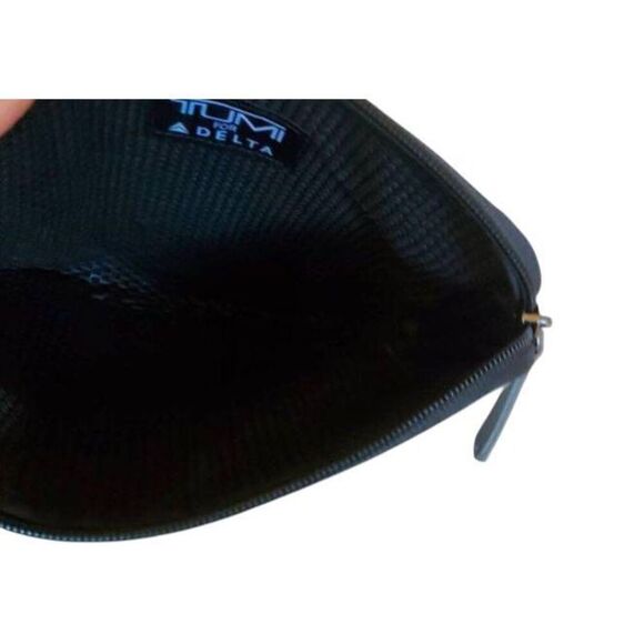 NWOT TUMI Travel Toiletry Cosmetic Bag - Picture 4 of 4